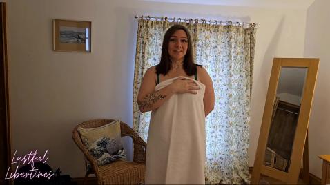 Зрелая брюнетка нагадала секс с мужчиной