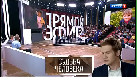 Русская девушка открыла дверь насильнику