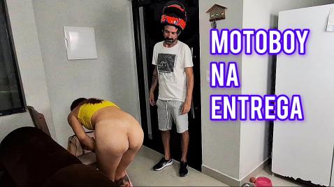 Сосед стал трахать в анал свою молодую соседку