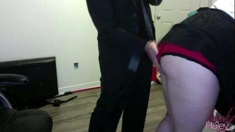 Горячая секретарша запарилась на работе